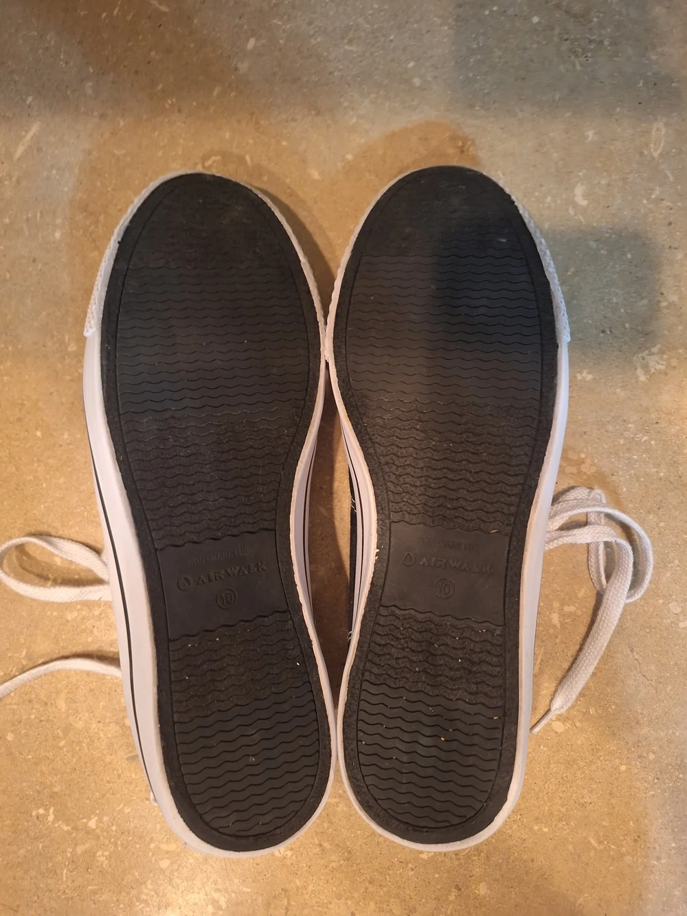 Mens Airwalk Canvas Low-Top Sneakers
